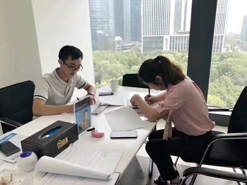 热烈祝贺周总签约创绿家重庆市区级代理！