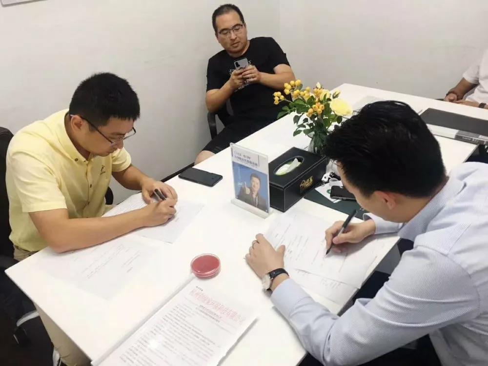 热烈祝贺汤总签约创绿家浙江省温州市区级代理！