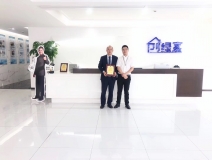 热烈祝贺尚总、邓总夫妇签约创绿家四川省市级代理！