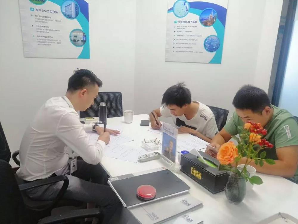 热烈祝贺王总签约创绿家上海市区级代理！